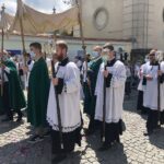 11.06.2020. Sandomierz. Uroczystość Bożego Ciała. Procesja przez rynek starego miasta oraz ulicą Mariacką / Grażyna-Szlęzak-Wójcik / Radio Kielce