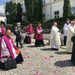 11.06.2020. Sandomierz. Uroczystość Bożego Ciała. Procesja przez rynek starego miasta oraz ulicą Mariacką / Grażyna-Szlęzak-Wójcik / Radio Kielce