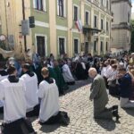 11.06.2020. Sandomierz. Uroczystość Bożego Ciała. Procesja przez rynek starego miasta oraz ulicą Mariacką / Grażyna-Szlęzak-Wójcik / Radio Kielce