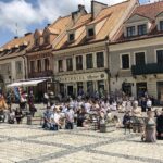 11.06.2020. Sandomierz. Uroczystość Bożego Ciała. Procesja przez rynek starego miasta oraz ulicą Mariacką / Grażyna-Szlęzak-Wójcik / Radio Kielce