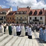 11.06.2020. Sandomierz. Uroczystość Bożego Ciała. Procesja przez rynek starego miasta oraz ulicą Mariacką / Grażyna-Szlęzak-Wójcik / Radio Kielce