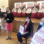 14.06.2020. Sandomierz. Akcja „Łączy nas Polska”. Na zdjęciu (przy mikrofonie): Agata Wojtyszek - poseł PiS / Grażyna-Szlęzak-Wójcik / Radio Kielce