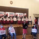 14.06.2020. Sandomierz. Akcja „Łączy nas Polska”. Na zdjęciu (przy mikrofonie): Agata Wojtyszek - poseł PiS / Grażyna-Szlęzak-Wójcik / Radio Kielce