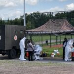 23.06.2020. Bieliny. Mobilny punkt pobierania wymazów. Badanie pracowników sezonowych / 10. Świętokrzyska Brygada Obrony Terytorialnej