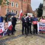 21.06.2020. Sandomierz. Akcja „Łączy nas Polska”. Na zdjęciu (w środku): Marek  Kwitek - poseł PiS i Tomasz Zieliński - poseł PiS / Grażyna Szlęzak-Wójcik / Radio Kielce