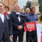 21.06.2020. Sandomierz. Akcja „Łączy nas Polska” . Na zdjęciu (od lewej): Marek  Kwitek - poseł PiS i Tomasz Zieliński - poseł PiS / Grażyna Szlęzak-Wójcik / Radio Kielce