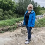 24.06.2020. Zawichost. Poziom Wisły zbliża się do stanu alarmowego. Na zdjęciu: Katarzyna Kondziołka, burmistrz Zawichostu / Grażyna-Szlęzak-Wójcik / Radio Kielce