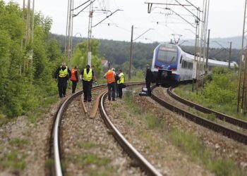 Tragedia na torach. Mężczyzna wtargnął pod nadjeżdżający pociąg