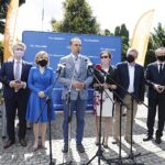 15.06.2020. Wąchock. Konferencja wiceministra infrastruktury. Na zdjęciu (od lewej): Krzysztof Strzelczyk - dyrektor Kieleckiego Oddziału GDDKiA, Krzysztof Słoń - senator PiS, Anna Krupka - wiceminister sportu, Rafał Weber - wiceminister infrastruktury, Agata Wojtyszek - poseł PiS, Jarosław Rusiecki - senator PiS i Zbigniew Koniusz - wojewoda świętokrzyski / Jarosław Kubalski / Radio Kielce