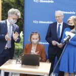 15.06.2020. Wąchock. Konferencja wiceministra infrastruktury. Na zdjęciu (od lewej): Krzysztof Słoń - senator PiS, Alina Puzio - naczelnik Wydział Zamówień Publicznych GDDKiA, Krzysztof Strzelczyk - dyrektor Kieleckiego Oddziału GDDKiA, Anna Krupka - wiceminister sportu i Rafał Weber - wiceminister infrastruktury / Jarosław Kubalski / Radio Kielce