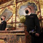 01.06.2020 Skalbmierz. Msza święta w 30. rocznicę samorządu terytorialnego. Na zdjęciu (od lewej): Marcin Oziębło – komendant powiatowy PSP w Kazimierzy Wielkiej i Marcin Żarek – zastępca komendanta powiatowego PSP w Kazimierzy Wielkiej / Marta Gajda / Radio Kielce