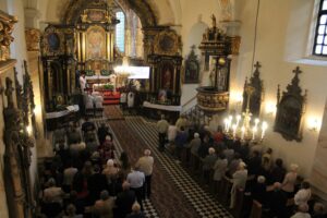 06.06.2020 Działoszyce. Kościół pw. świętej Trójcy. Jubileusz 800-lecia parafii / Marta Gajda / Radio Kielce