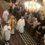 06.06.2020 Działoszyce. Kościół pw. świętej Trójcy. Jubileusz 800-lecia parafii. Na zdjęciu (od lewej): Andrzej Jankoski – proboszcz parafii pw. świętej Trójcy, biskup Jan Piotrowski i ks. Dariusz Gącik - wikariusz generalny diecezji kieleckiej / Marta Gajda / Radio Kielce