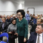 03.10.2019. Ćmielów. Marszałek Sejmu RP Elżbieta Witek i wojewoda Agata Wojtyszek spotkały się z mieszkańcami. Na zdjęciu: Elżbieta Witek i poseł Andrzej Kryj / Jarosław Kubalski / Radio Kielce