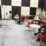 31.05.2020 Radio Kielce. Gala konkursu literackiego pod hasłem "Tak widzę świat, tak go czuję rzeczywistość w obliczu zagrożenia". Przy mikrofonach wojewoda Zbigniew Koniusz i prezes Polskiego Radia Kielce Janusz Knap / Jarosław Kubalski / Radio Kielce