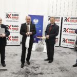 31.05.2020 Radio Kielce. Gala konkursu literackiego pod hasłem "Tak widzę świat, tak go czuję rzeczywistość w obliczu zagrożenia". 31.05.2020 Radio Kielce. Gala konkursu literackiego pod hasłem "Tak widzę świat, tak go czuję rzeczywistość w obliczu zagrożenia". Prezes świętokrzyskiego oddziału Polskiego Związków Literatów Stanisław Nyczaj, zwycięzca konkursu Grzegorz Rak, wojewoda Zbigniew Koniusz i prezes Polskiego Radia Kielce Janusz Knap / Jarosław Kubalski / Radio Kielce