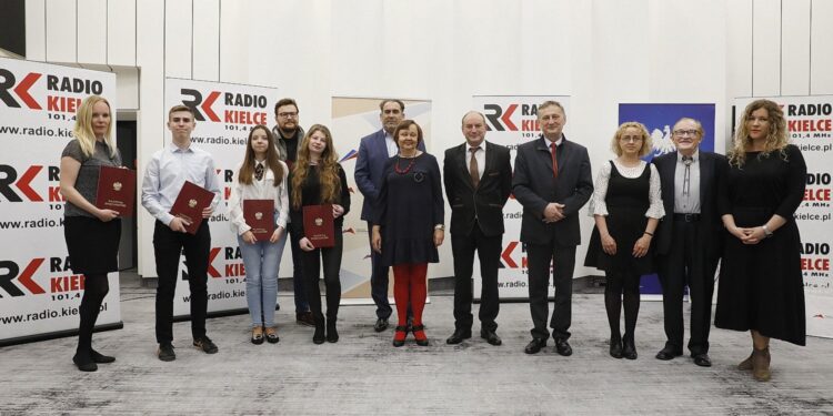 31.05.2020 Radio Kielce. Gala konkursu literackiego pod hasłem "Tak widzę świat, tak go czuję rzeczywistość w obliczu zagrożenia" / Jarosław Kubalski / Radio Kielce