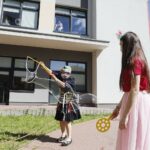 01.06.2020 Kielce. Wolontariusze Fundacji Dr Clown odwiedzili małych pacjentów przebywających w Świętokrzyskim Centrum Pediatrii / Jarosław Kubalski / Radio Kielce