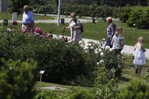 11.06.2020 Kielce. Ogród botaniczny. Spacer / Jarosław Kubalski / Radio Kielce