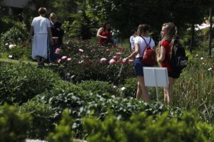 11.06.2020 Kielce. Ogród botaniczny. Spacer / Jarosław Kubalski / Radio Kielce