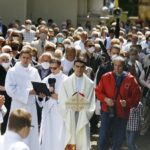 11.06.2020 Kielce. Boże Ciało. Msza i procesja wokół kościoła św. Wojciecha / Jarosław Kubalski / Radio Kielce