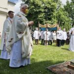 11.06.2020 Kielce. Boże Ciało. Msza i procesja wokół kościoła św. Wojciecha. Biskup Jan Piotrowski / Jarosław Kubalski / Radio Kielce