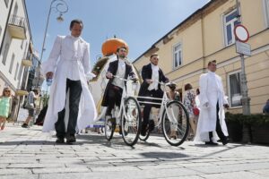 13.06.2020 Kielce. Kopciuszek - korowód Kieleckiego Teatru Tańca / Jarosław Kubalski / Radio Kielce