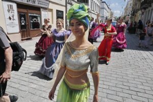 13.06.2020 Kielce. Kopciuszek - korowód Kieleckiego Teatru Tańca / Jarosław Kubalski / Radio Kielce