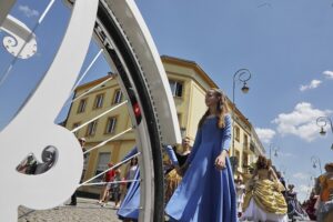 13.06.2020 Kielce. Kopciuszek - korowód Kieleckiego Teatru Tańca / Jarosław Kubalski / Radio Kielce