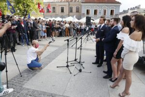 15.06.2020. Kielce. Kandydat na prezydenta RP Krzysztof Bosak spotkał się z wyborcami / Jarosław Kubalski / Radio Kielce