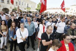 15.06.2020. Kielce. Kandydat na prezydenta RP Krzysztof Bosak spotkał się z wyborcami / Jarosław Kubalski / Radio Kielce