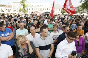 15.06.2020. Kielce. Kandydat na prezydenta RP Krzysztof Bosak spotkał się z wyborcami / Jarosław Kubalski / Radio Kielce