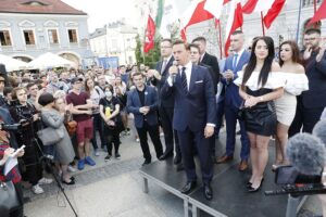 15.06.2020. Kielce. Kandydat na prezydenta RP Krzysztof Bosak spotkał się z wyborcami / Jarosław Kubalski / Radio Kielce