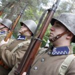 15.06.2020 Kielce. Złożenie wieńców pod pomnikiem 2 Pułku Artylerii Lekkiej Legionów przy ulicy Kusocińskiego / Jarosław Kubalski / Radio Kielce