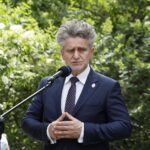15.06.2020 Kielce. Uroczystości pod pomnikiem upamiętniającym udany zamach na szefa konfidentów Gestapo - Franza Wittka. Senator Krzysztof Słoń / Jarosław Kubalski / Radio Kielce