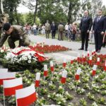 15.06.2020 Kielce. Uroczystości pod pomnikiem upamiętniającym udany zamach na szefa konfidentów Gestapo - Franza Wittka. Wicewojewoda Rafał Nowak i senator Krzysztof Słoń / Jarosław Kubalski / Radio Kielce