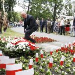 15.06.2020 Kielce. Uroczystości pod pomnikiem upamiętniającym udany zamach na szefa konfidentów Gestapo - Franza Wittka. Wicewojewoda Rafał Nowak i senator Krzysztof Słoń / Jarosław Kubalski / Radio Kielce