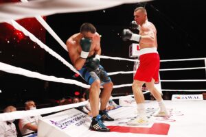 26.06.2020. Kielce. II gala Suzuki Boxing Night. Walka wieczoru. Mateusz Masternak (w czerwonych spodenkach) - Sierhy Radczenko / Jarosław Kubalski / Radio Kielce