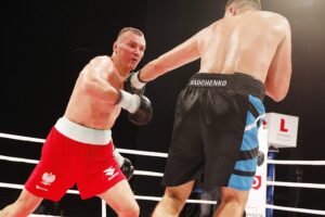 26.06.2020. Kielce. II gala Suzuki Boxing Night. Walka wieczoru. Mateusz Masternak (w czerwonych spodenkach) - Sierhy Radczenko / Jarosław Kubalski / Radio Kielce