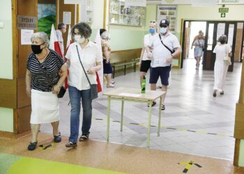 28.06.2020 Kielce. Wybory prezydenckie. Obwodowa komisja wyborcza nr 6 i 40 / Jarosław Kubalski / Radio Kielce