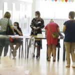 28.06.2020 Kielce. Wybory prezydenckie. Obwodowa komisja wyborcza nr 6 i 40 / Jarosław Kubalski / Radio Kielce