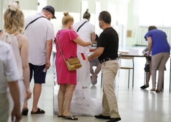 28.06.2020 Kielce. Wybory prezydenckie. Obwodowa komisja wyborcza nr 6 i 40 / Jarosław Kubalski / Radio Kielce