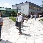 28.06.2020 Kielce. Wybory prezydenckie. Obwodowa komisja wyborcza nr 48. Kolejka / Jarosław Kubalski / Radio Kielce