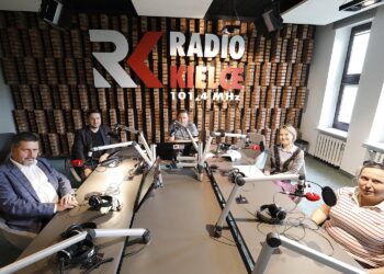 08.06.2020 Radio Kielce. Punkty Widzenia. Na zdjęciu (od lewej): Jarosław Karyś - wiceprzewodniczący Rady Miasta Kielce, Kamil Suchański - przewodniczący Rady Miasta Kielce, red. Robert Szumielewicz - Radio Kielce, dr Magdalena Piłat-Borcuch - socjolog UJK i Anna Kibortt - radna Rady Miasta Kielce / Jarosław Kubalski / Radio Kielce
