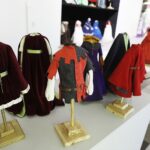 22.06.2020 Kielce. Muzeum Zabawek i Zabawy. Przygotowania do wystawy o strojach historycznych w miniaturze / Jarosław Kubalski / Radio Kielce