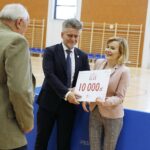 22.06.2020 Kielce. Hala sportowa X Liceum Mistrzostwa Sportowego. Wiceminister Anna Krupka wręczyła dofinansowania dla klubów sportowych w regionie. Towarzyszył jej senator Krzysztof Słoń / Jarosław Kubalski / Radio Kielce