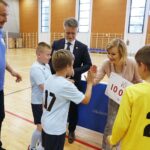22.06.2020 Kielce. Hala sportowa X Liceum Mistrzostwa Sportowego. Wiceminister Anna Krupka wręczyła dofinansowania dla klubów sportowych w regionie. Towarzyszył jej senator Krzysztof Słoń / Jarosław Kubalski / Radio Kielce