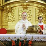 23.06.2020 Kielce. Msza święta w 35. rocznicę powstania kieleckiego koła  Stowarzyszenia św. Brata Alberta. Biskup Jan Piotrowski / Jarosław Kubalski / Radio Kielce