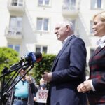 23.06.2020 Kielce. Lider Porozumienia Jarosław Gowin i wicemarszałek Renata Janik podczas konferencji prasowej / Jarosław Kubalski / Radio Kielce