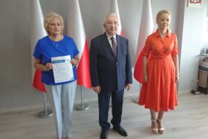 12.06.2020. Starachowice. Konferencja działaczy Prawa i Sprawiedliwości. Na zdjęciu (od lewej): Danuta Krępa - radna powiatu starachowickiego, Krzysztof Lipiec - poseł PiS i Agnieszka Kuś - radna powiatu starachowickiego / Anna Głąb / Radio Kielce